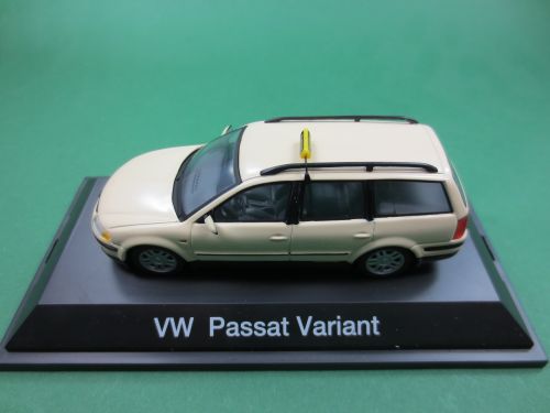 VW Passat Variant   1:43