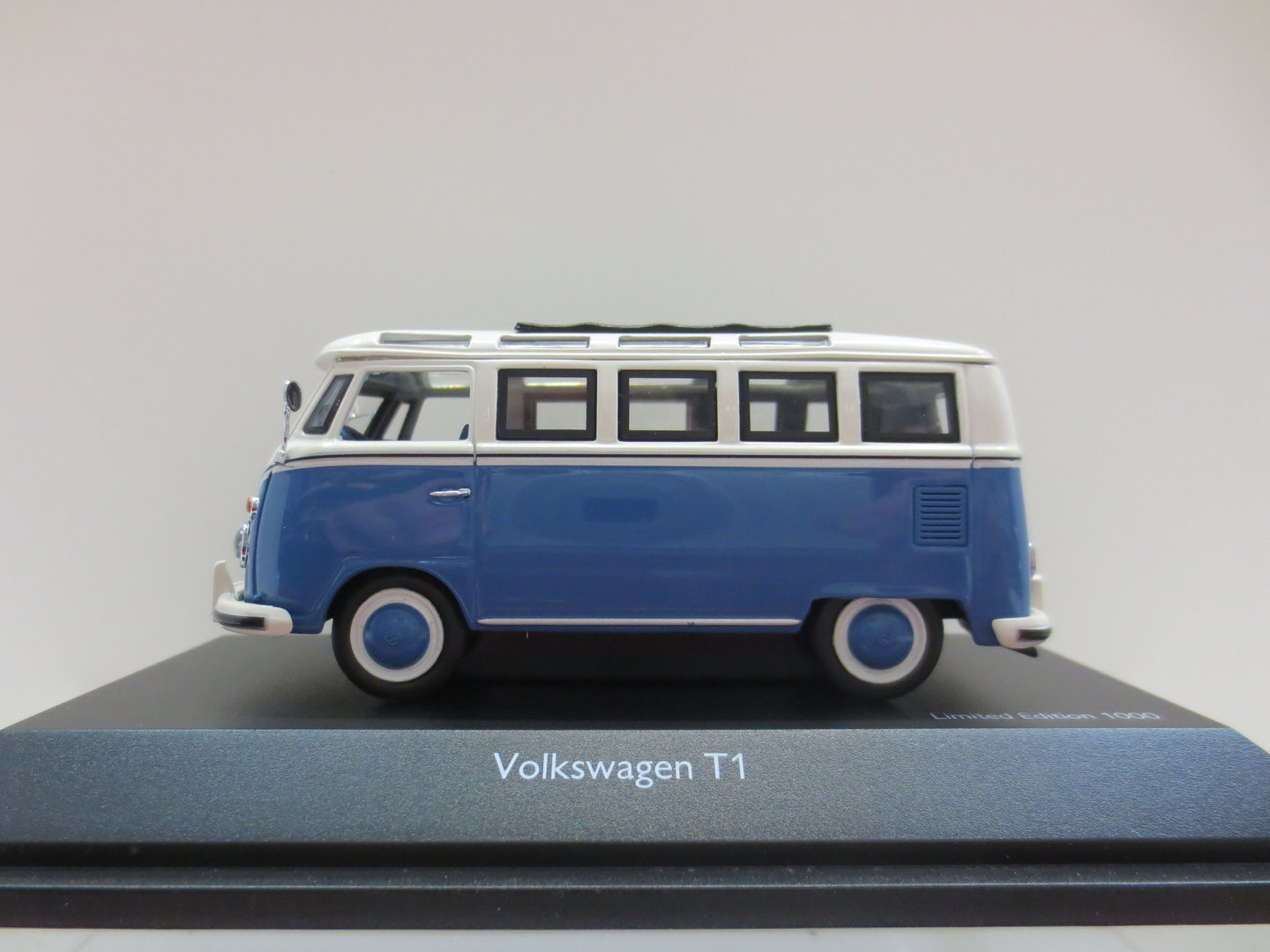 VW Bus T1 Samba Bus  1:43