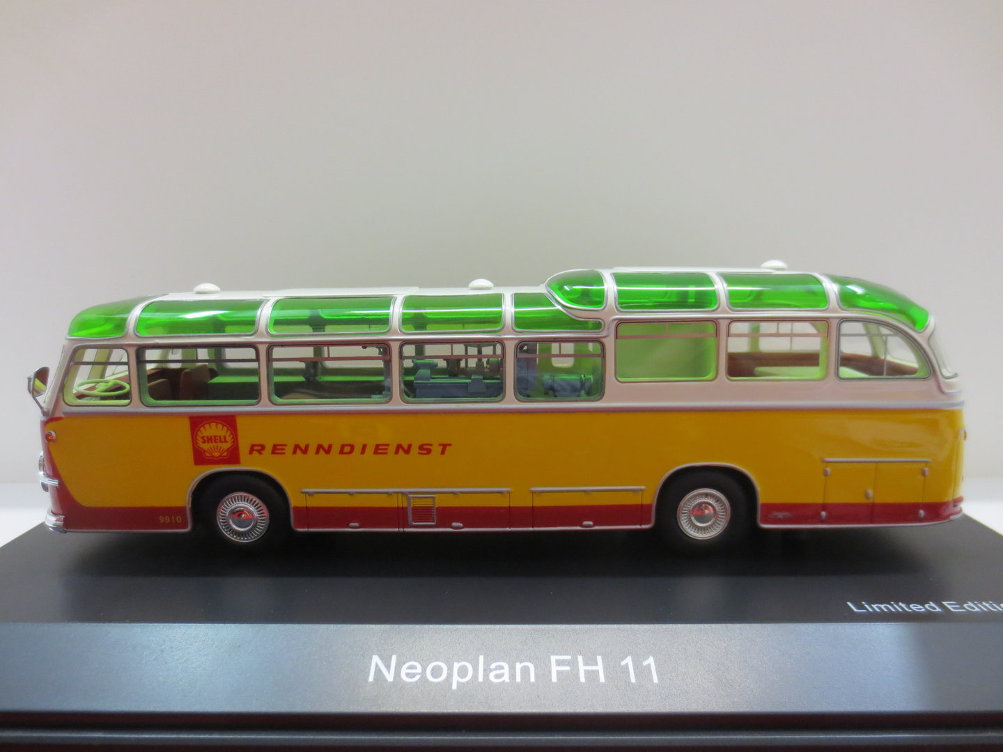 Renntransporter Neoplan FH11
